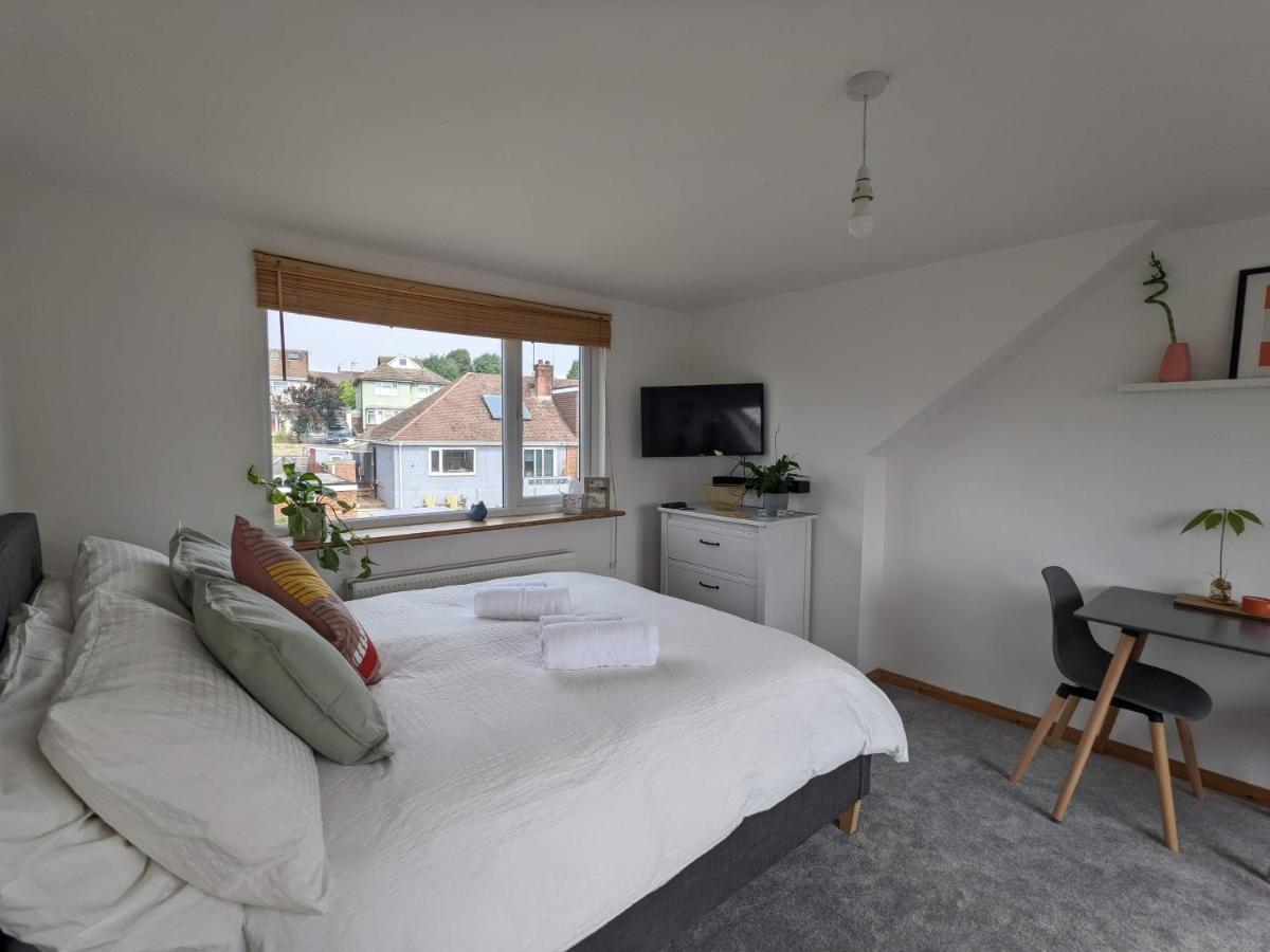*Large Unique Retro Private Attic & Bathroom* 브라이턴 외부 사진
