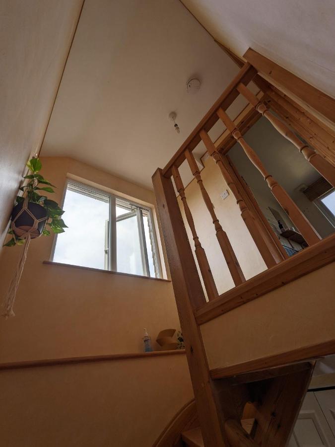 *Large Unique Retro Private Attic & Bathroom* 브라이턴 외부 사진