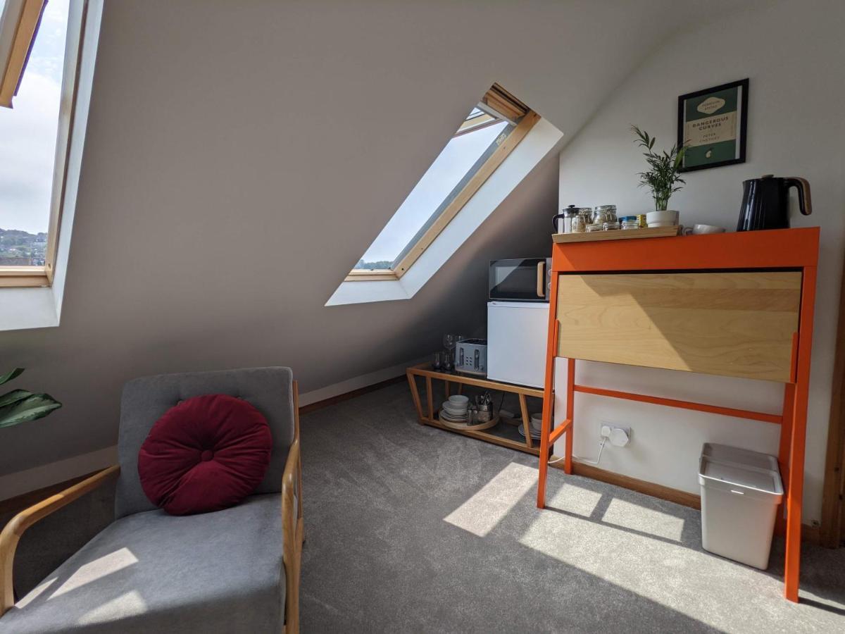 *Large Unique Retro Private Attic & Bathroom* 브라이턴 외부 사진