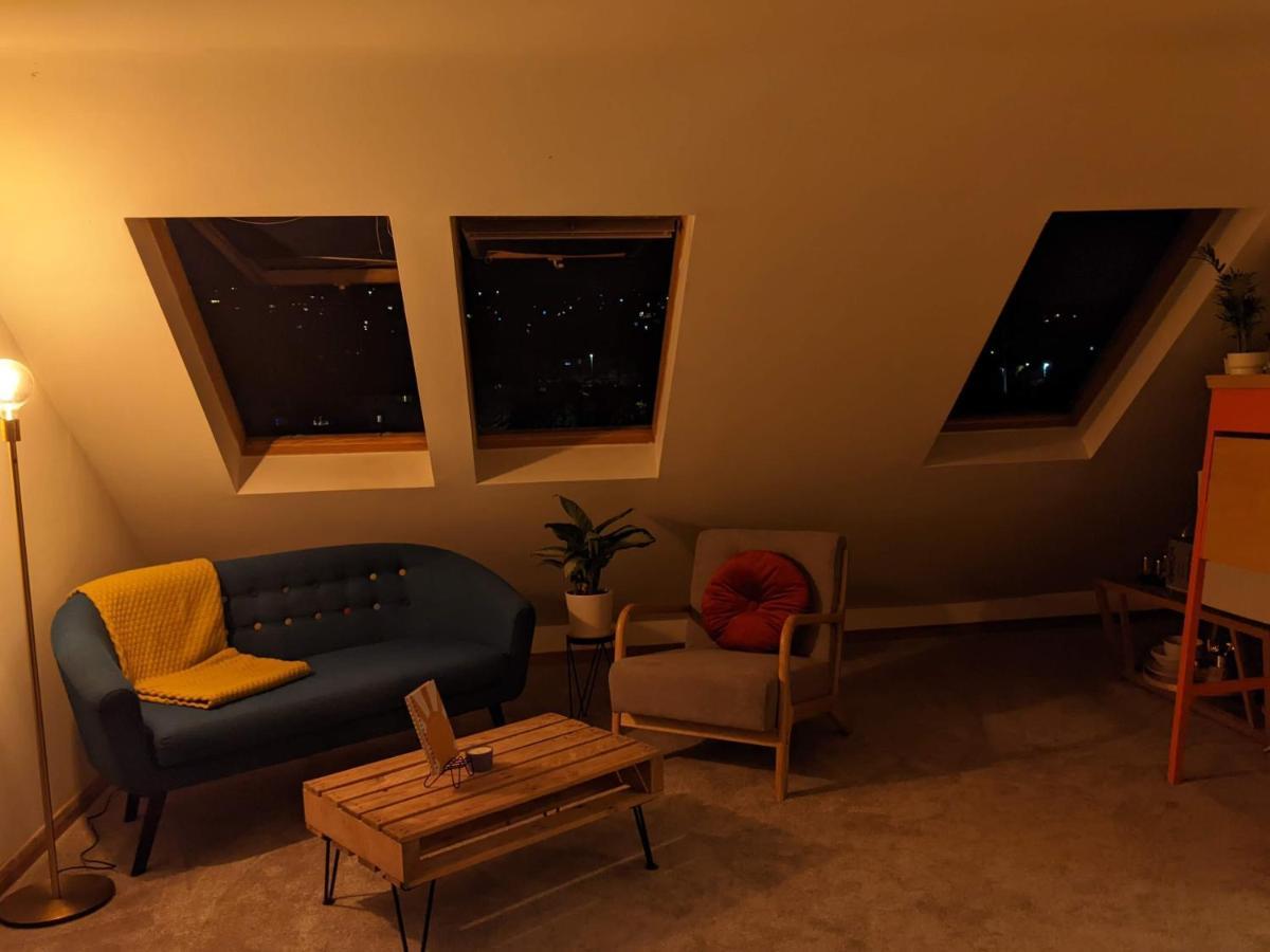 *Large Unique Retro Private Attic & Bathroom* 브라이턴 외부 사진
