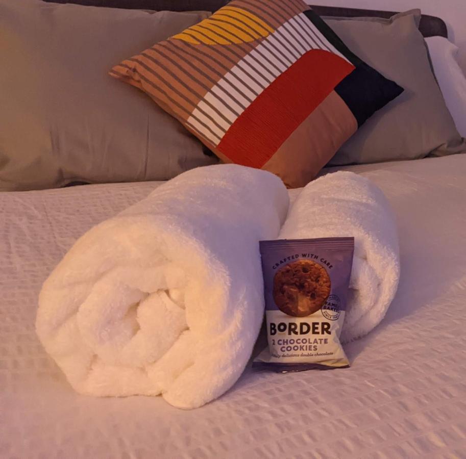 *Large Unique Retro Private Attic & Bathroom* 브라이턴 외부 사진